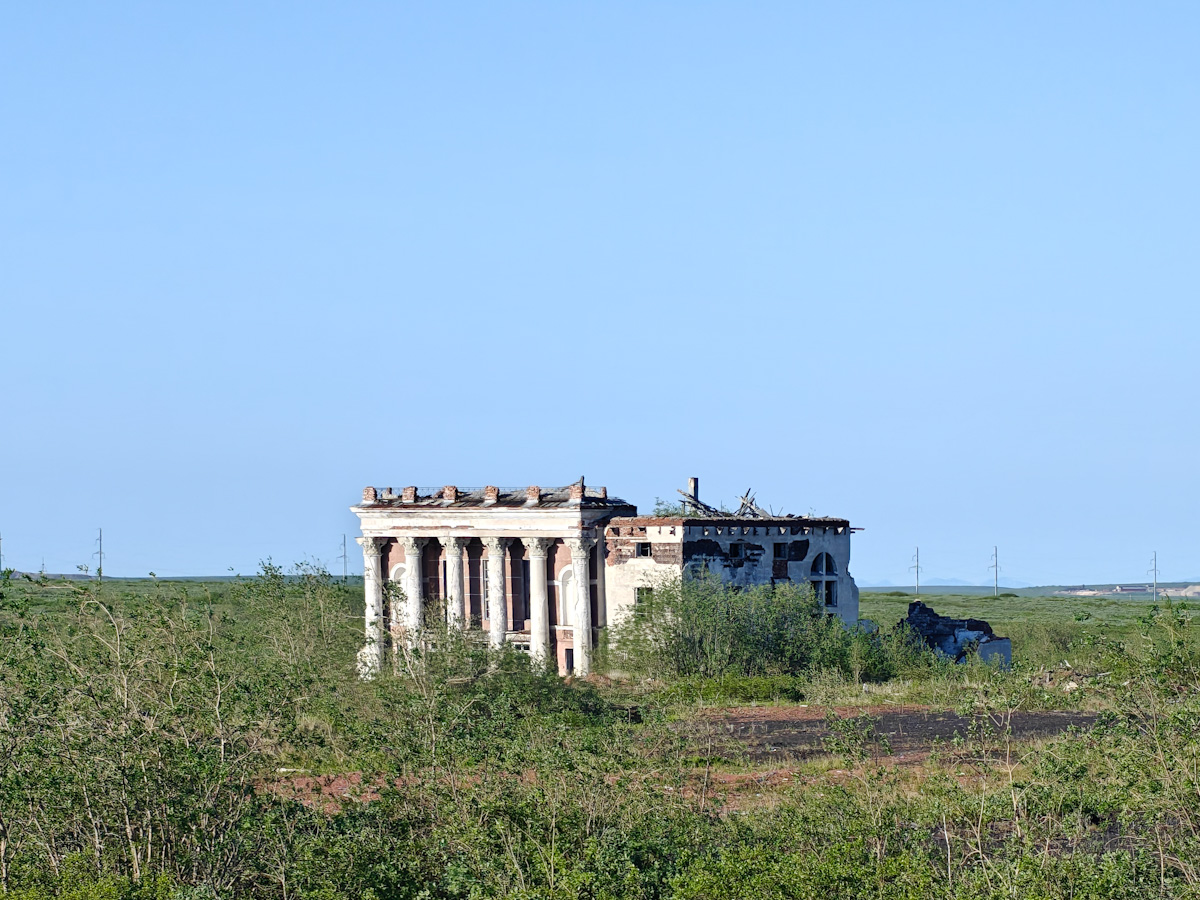 Промышленный, Ямальская улица, 1