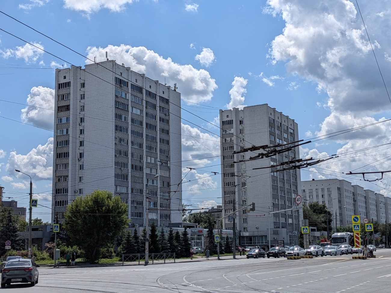 Kazan, Улица Татарстан, 9; Улица Татарстан, 11; Улица Татарстан, 13 / Улица Сары Садыковой, 2