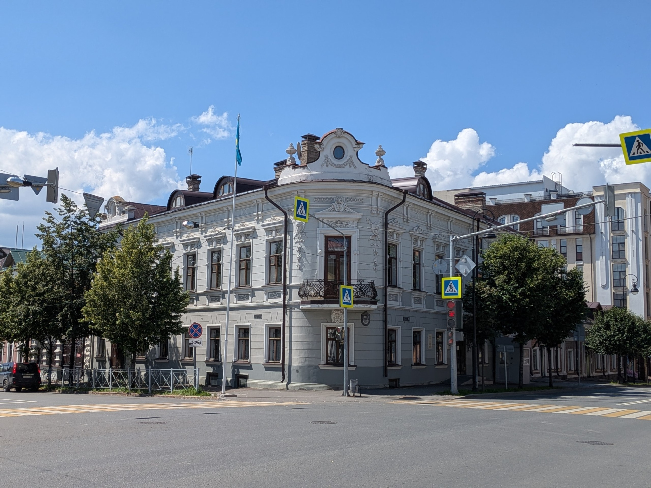 Казань, Улица Карла Маркса, 8 / Улица Миславского, 13