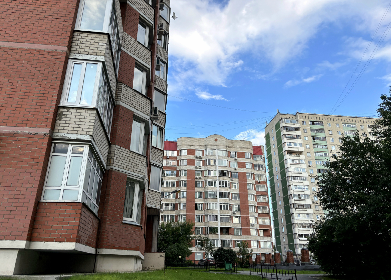 Екатеринбург, Улица Владимира Высоцкого, 36; Улица Владимира Высоцкого, 40
