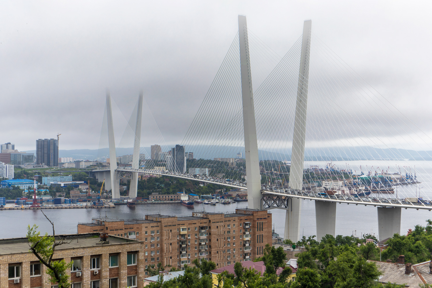 Владивосток, Улица Калинина, Золотой мост