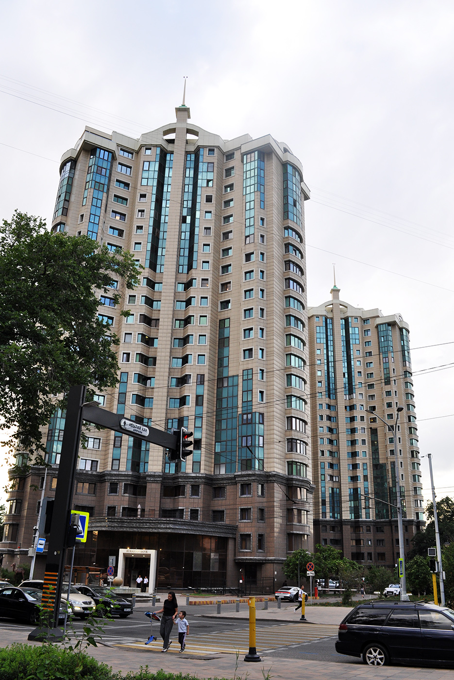 Алматы, Проспект Абылай хана, 92 / Улица Кабанбай батыра, 87