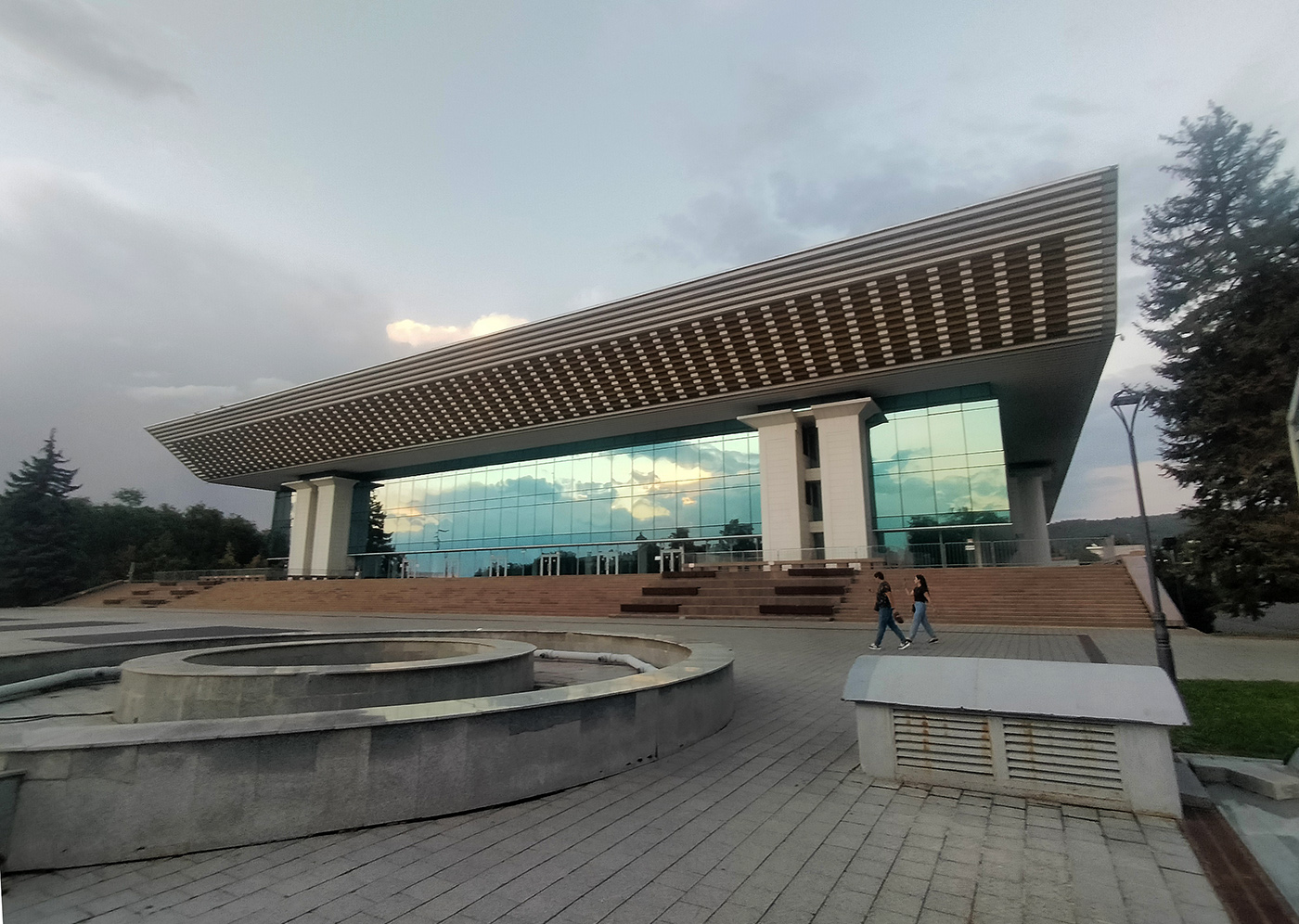 Алматы, Проспект Достык, 56