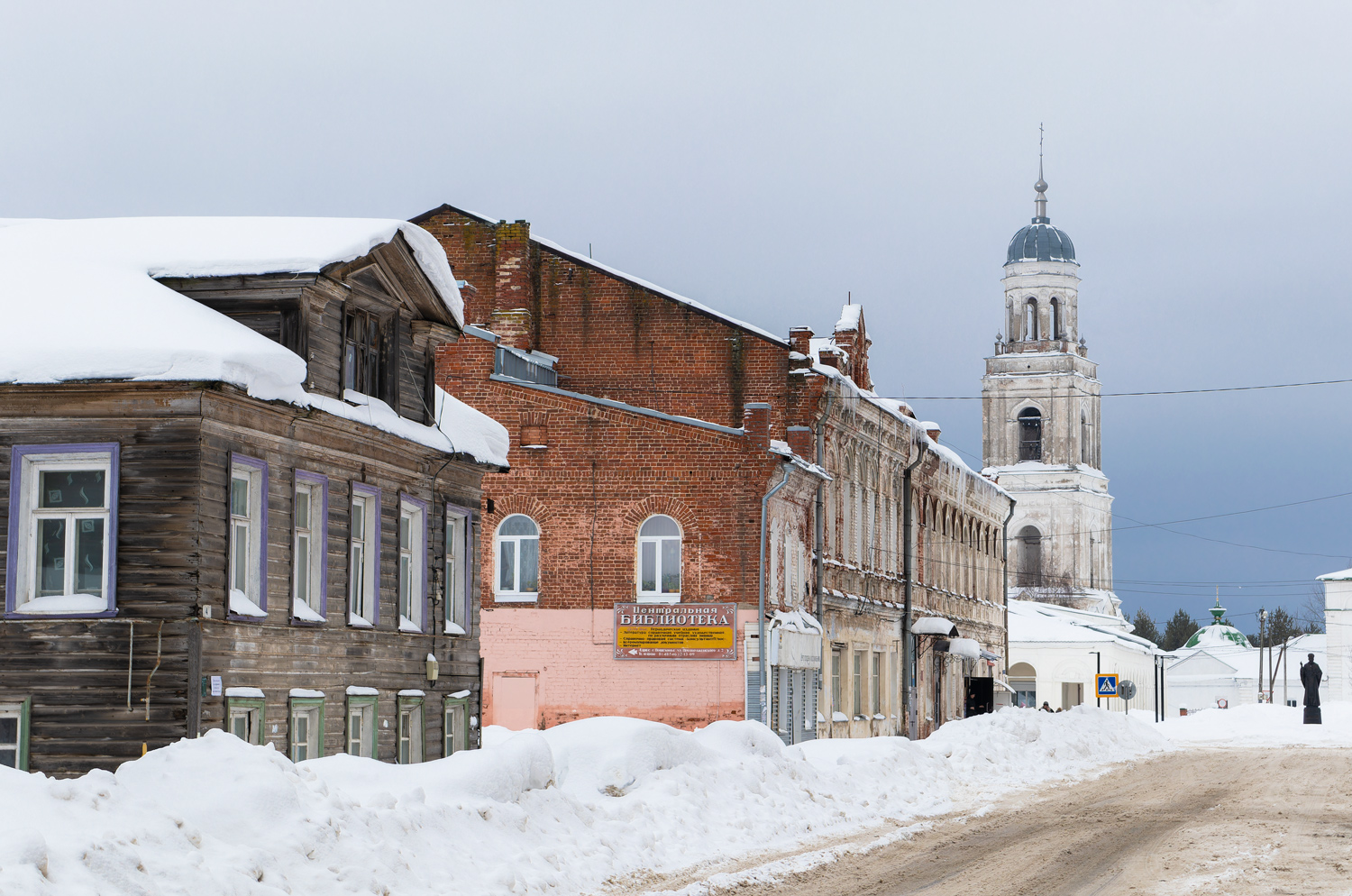 Poshekhonye, Площадь Свободы, 3 / Улица Преображенского, 2; Улица Преображенского, 4