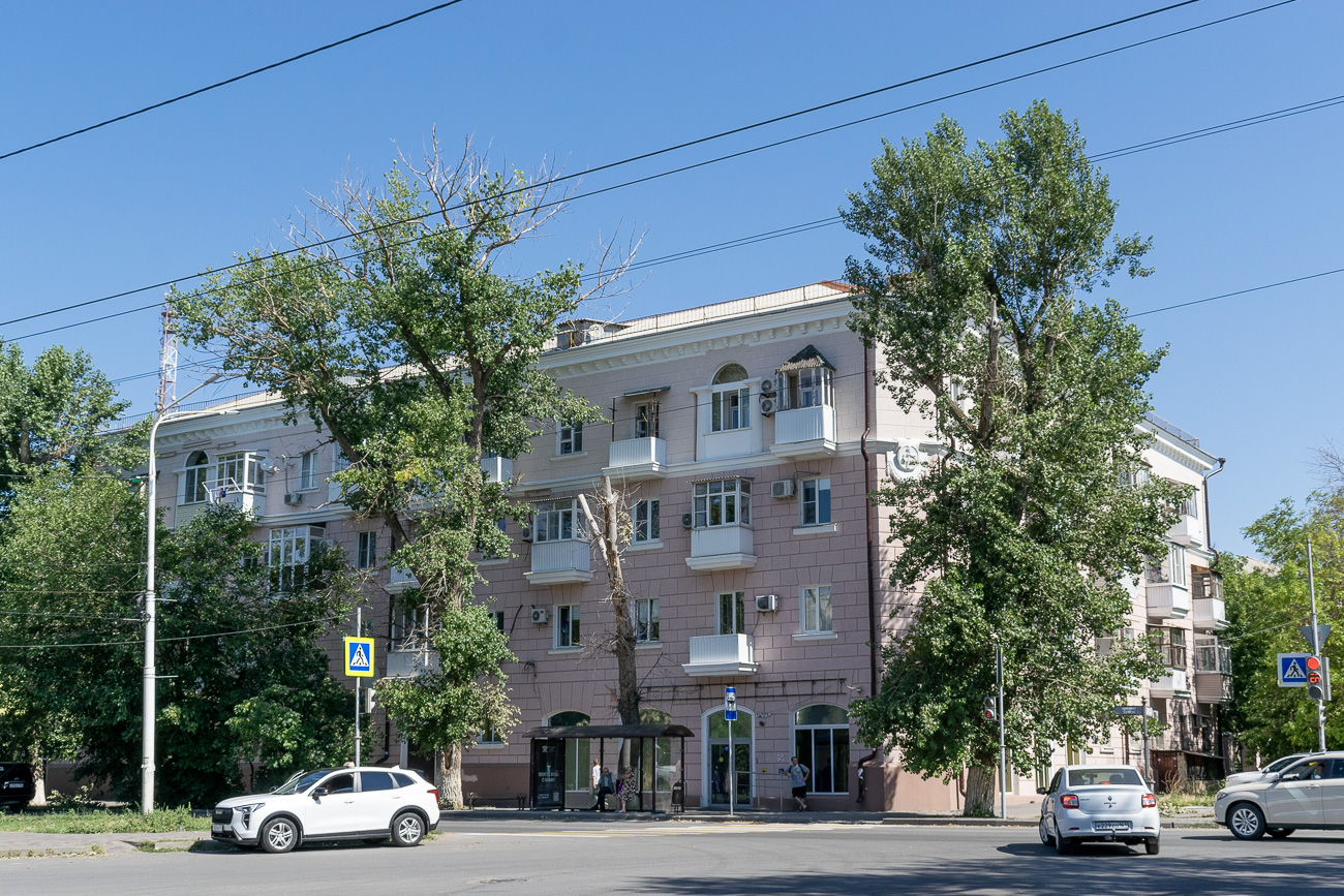 Новочеркасск, Проспект Ермака, 64 / Комитетская улица, 56