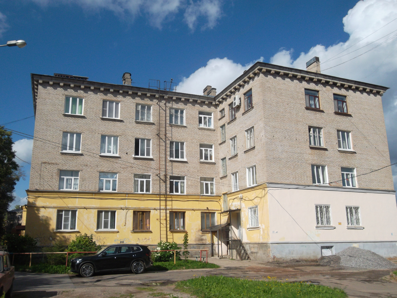 Пикалёво, Спортивная улица, 2