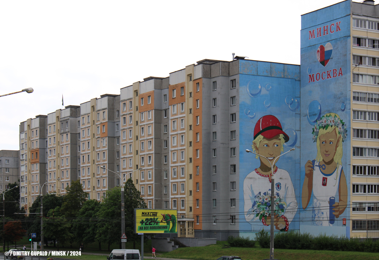 Минск, Могилёвская улица, 34 корп. 2. Монументальное искусство (мозаики, росписи, барельефы, сграфито)