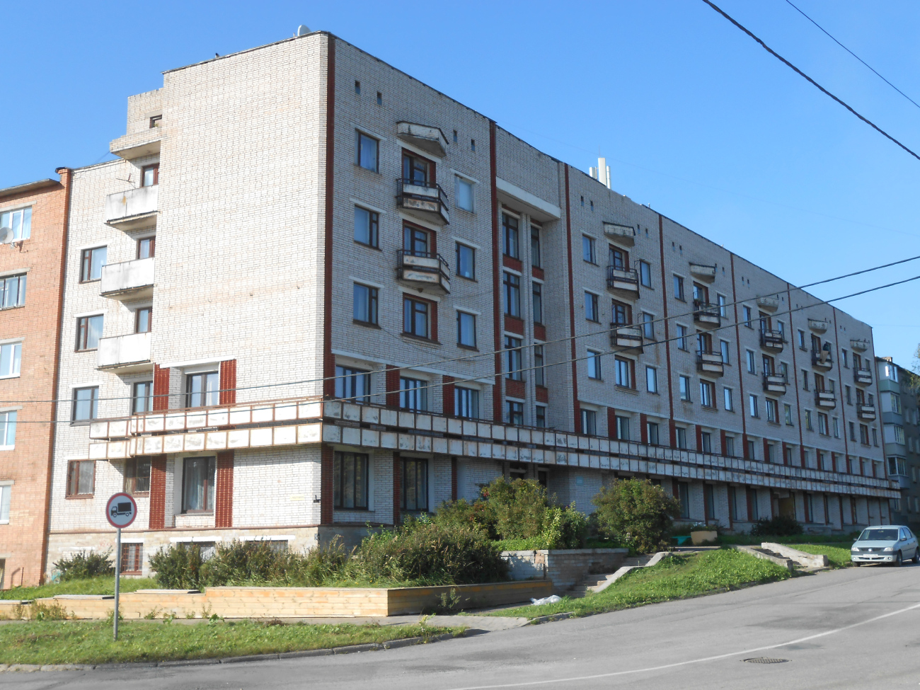 Пикалёво, Спортивная улица, 12