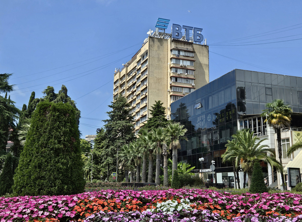 Сочи, Улица Островского, 17 / Парковая улица, 24
