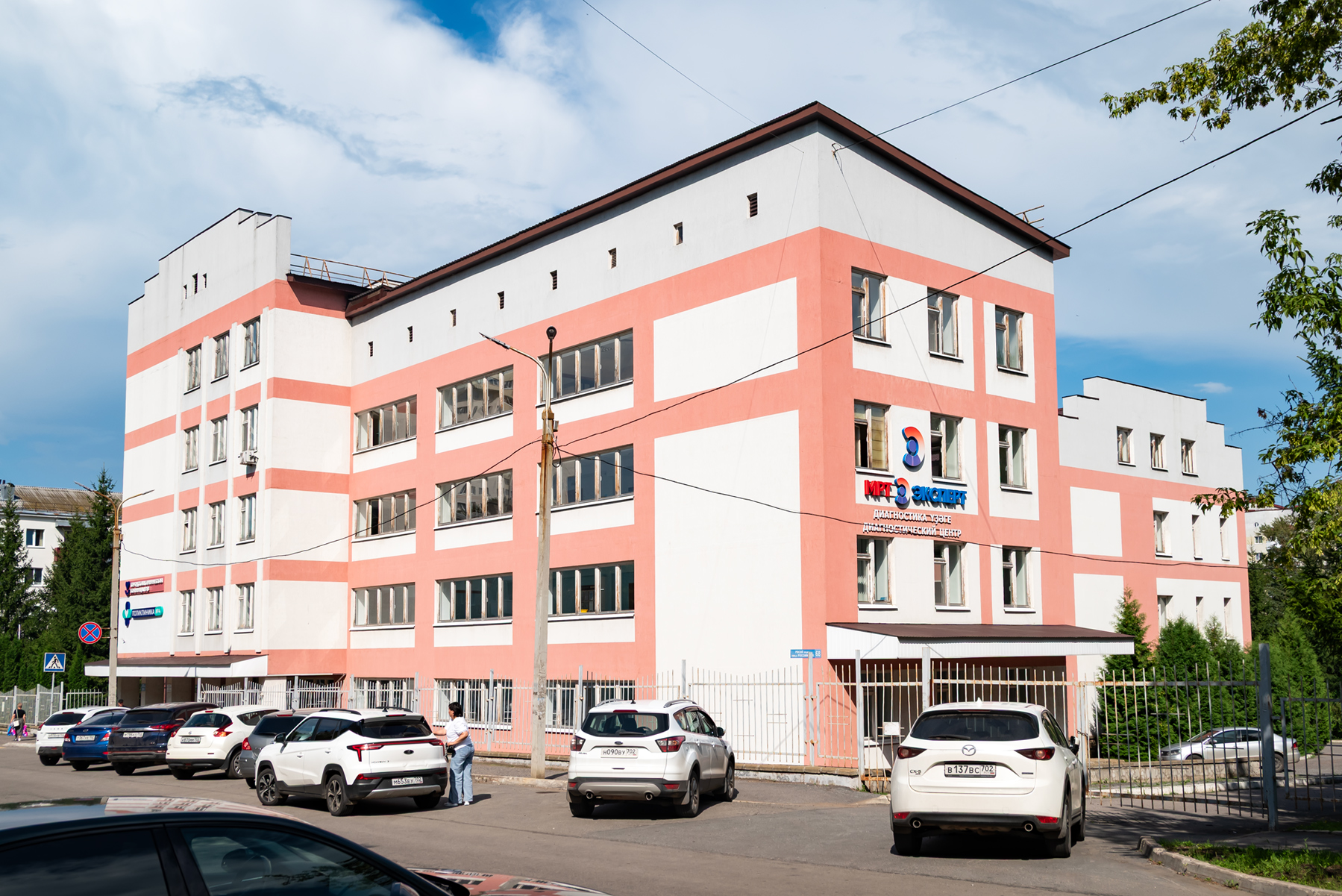 Уфа, Российская улица, 68 / Улица Ладыгина, 29