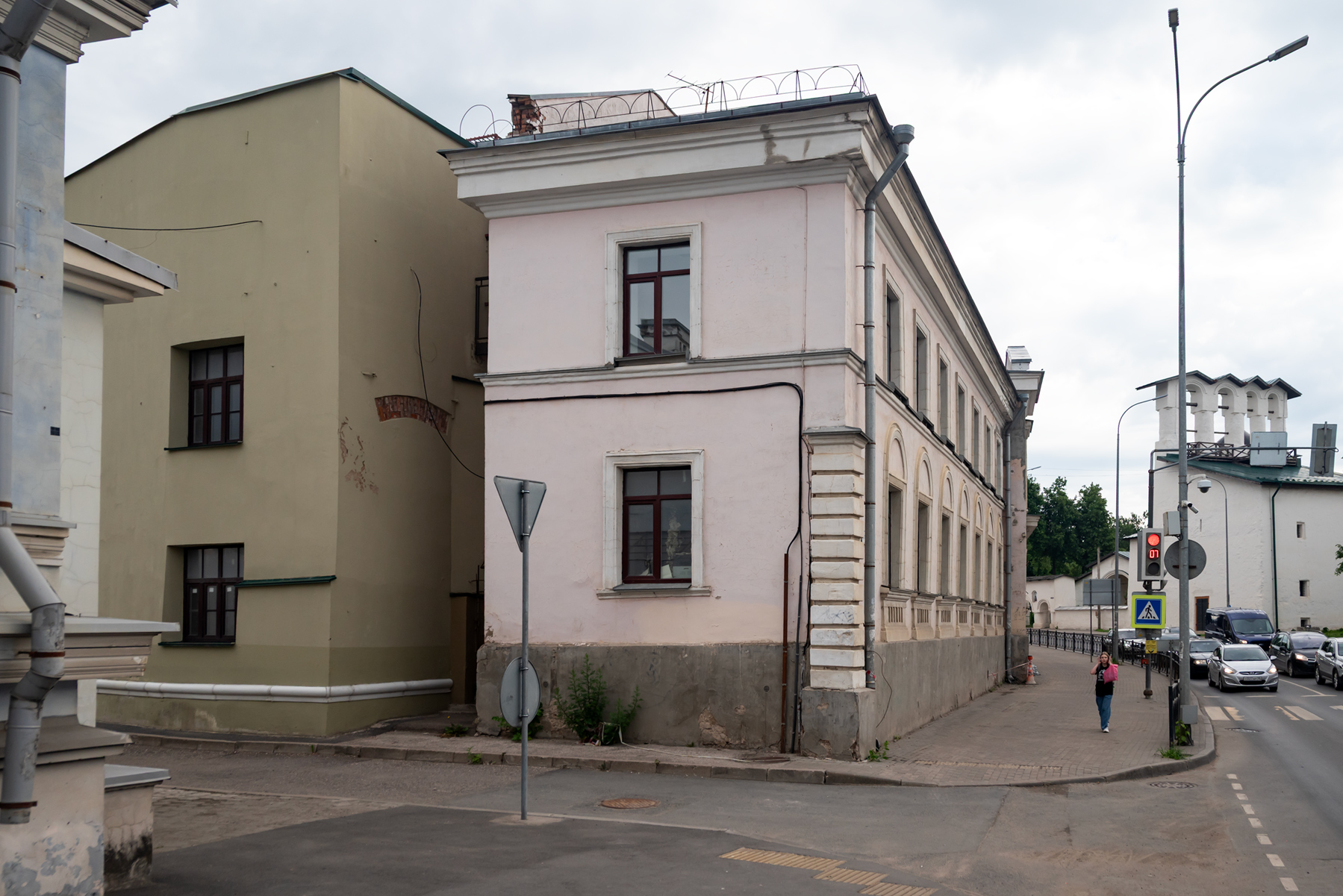 Псков, Улица Леона Поземского, 6