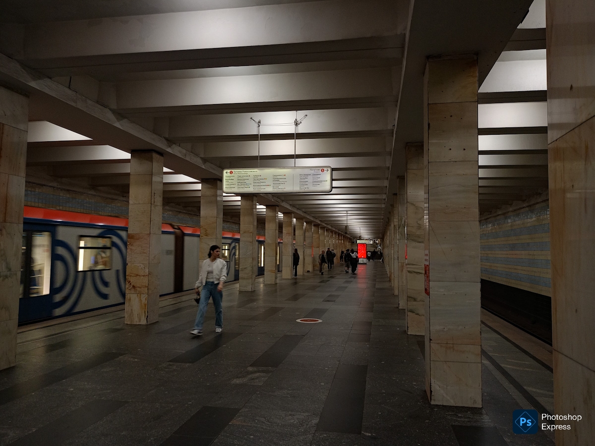 Москва, Сокольническая линия Московского метрополитена, станция метро «Проспект Вернадского»