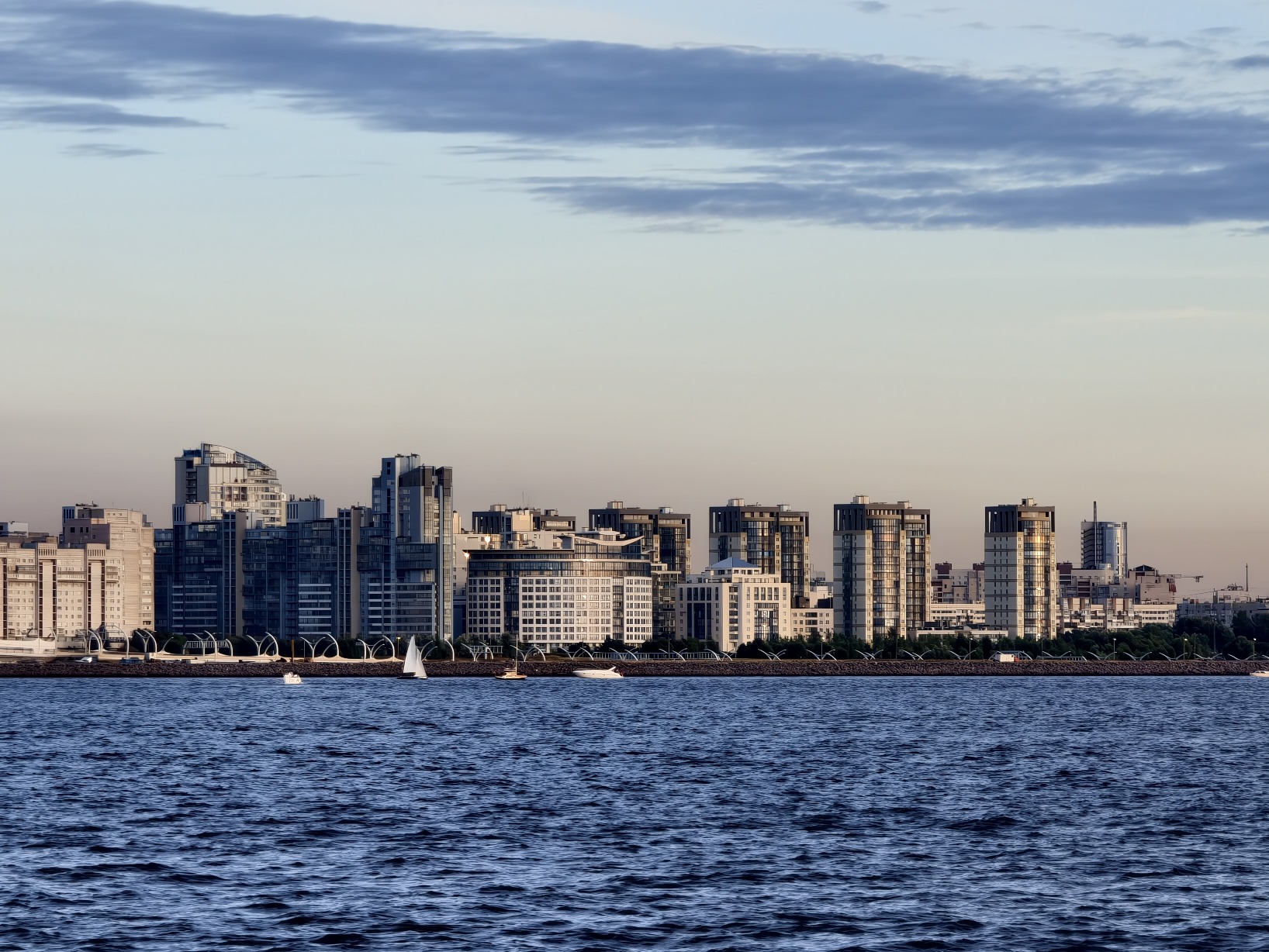 Sankt Petersburg, Морская набережная, 21 корп. 1; Морская набережная, 21 корп. 2; Капитанская улица, 4; Улица Кораблестроителей, 30 корп. 1; Улица Кораблестроителей, 30 корп. 2
