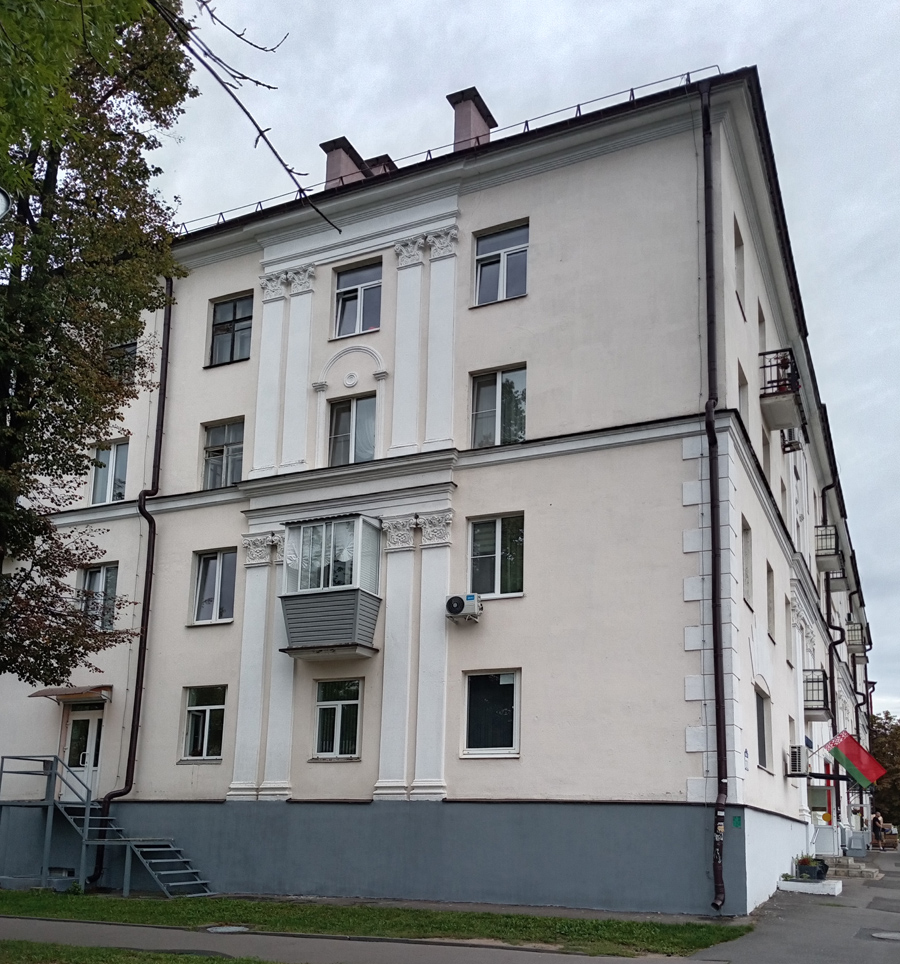 Минск, Улица Будённого, 11 / Стахановская улица, 43