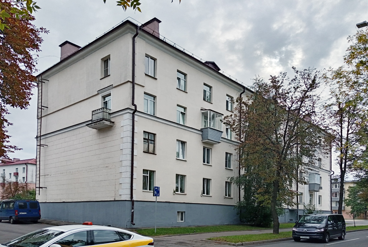 Минск, Улица Будённого, 11 / Стахановская улица, 43