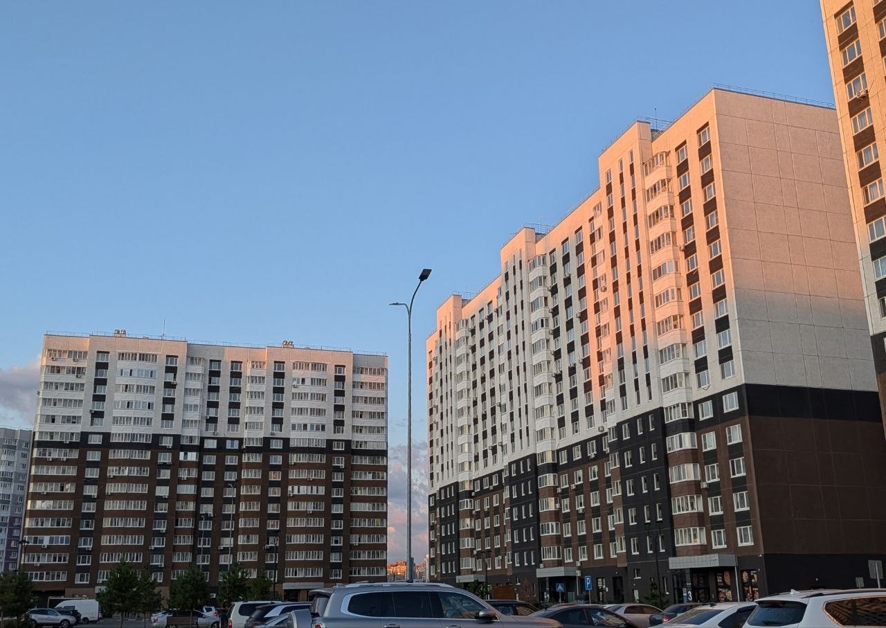 Тюмень, Улица Валентины Трофимовой, 12; Улица Монтажников, 38
