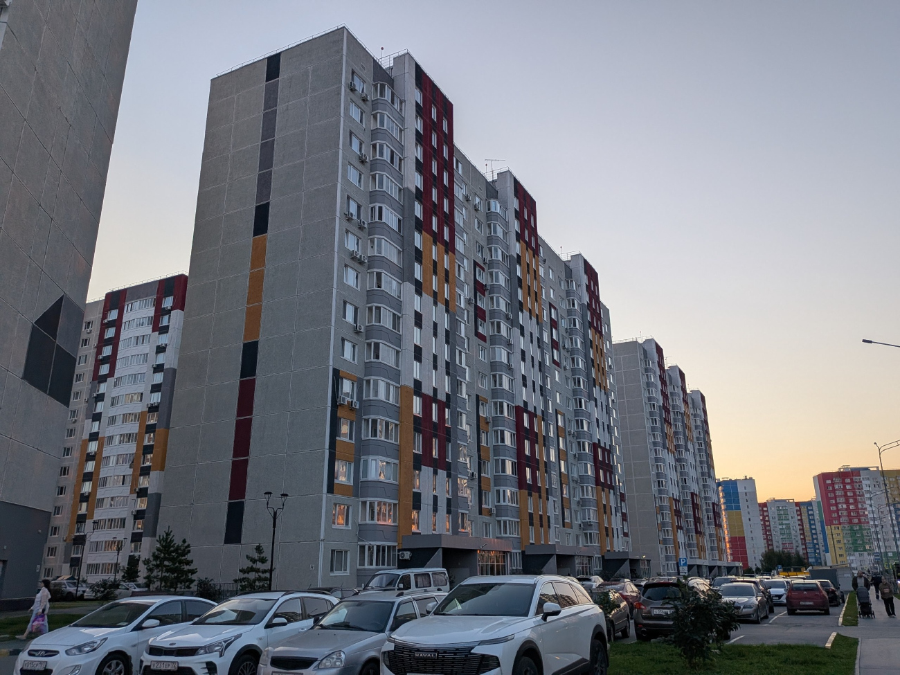 Тюмень, Улица Валентины Трофимовой, 4; Улица Валентины Трофимовой, 2