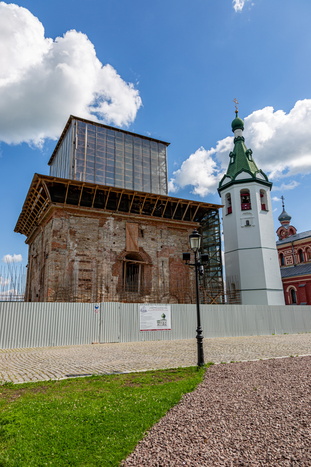 Старая Ладога, Никольская улица, 16 (Никольский собор); Никольская улица, 16 (колокольня)