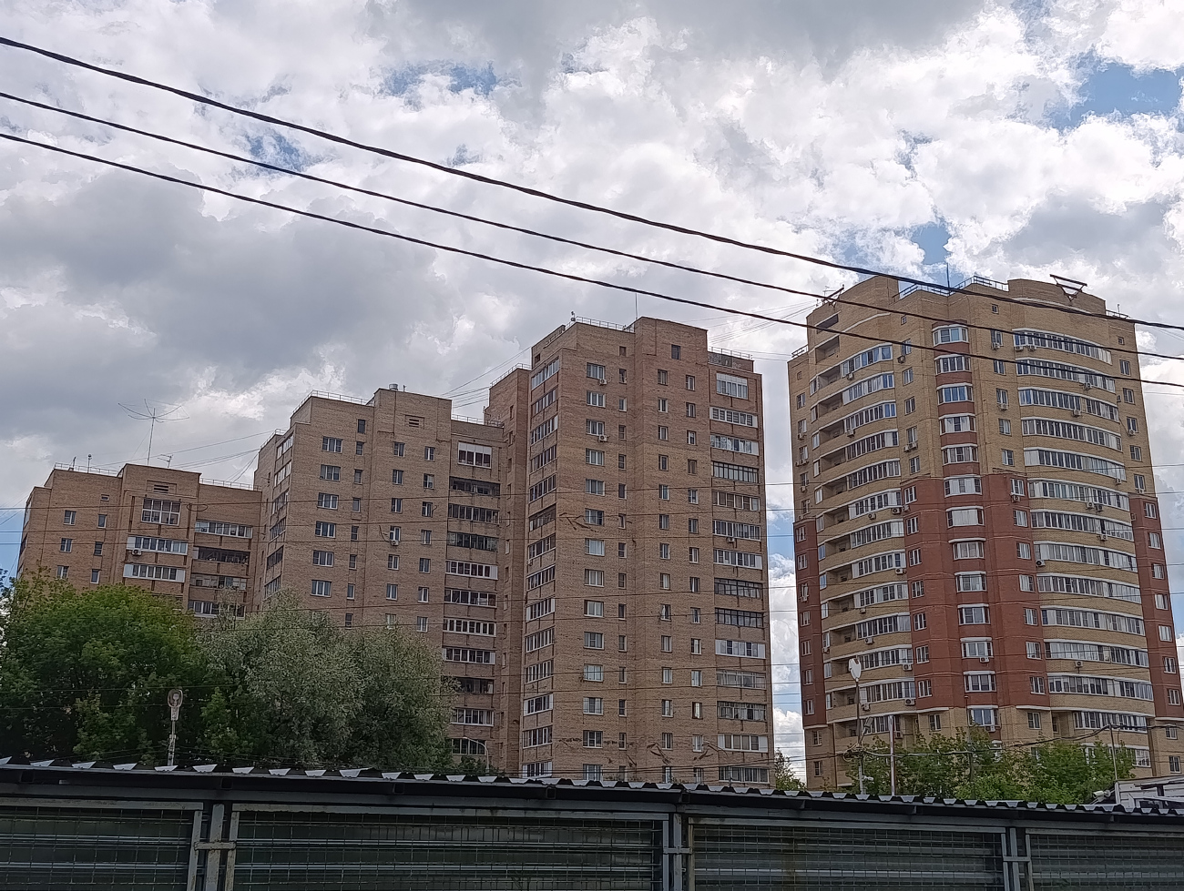 Подольск, Микрорайон Климовск, Молодёжная улица, 2 корп. 3; Микрорайон Климовск, Молодёжная улица, 2 корп. 2; Микрорайон Климовск, Молодёжная улица, 2 корп. 1; Микрорайон Климовск, Молодёжная улица, 3