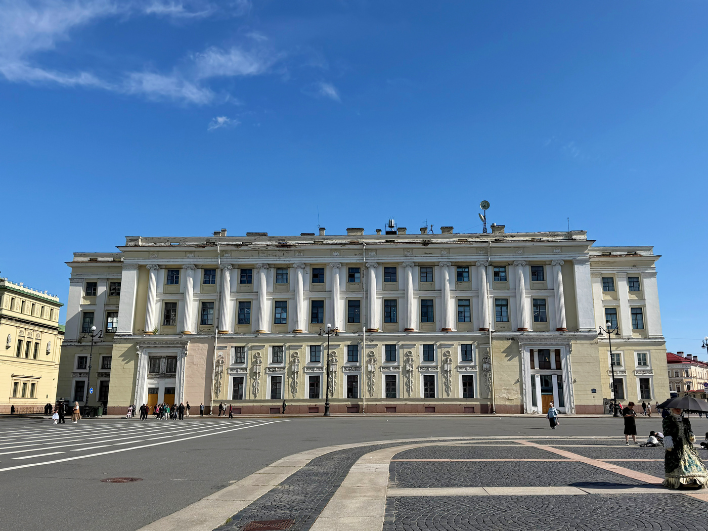 Санкт-Петербург, Дворцовая площадь, 4 / Миллионная улица, 40