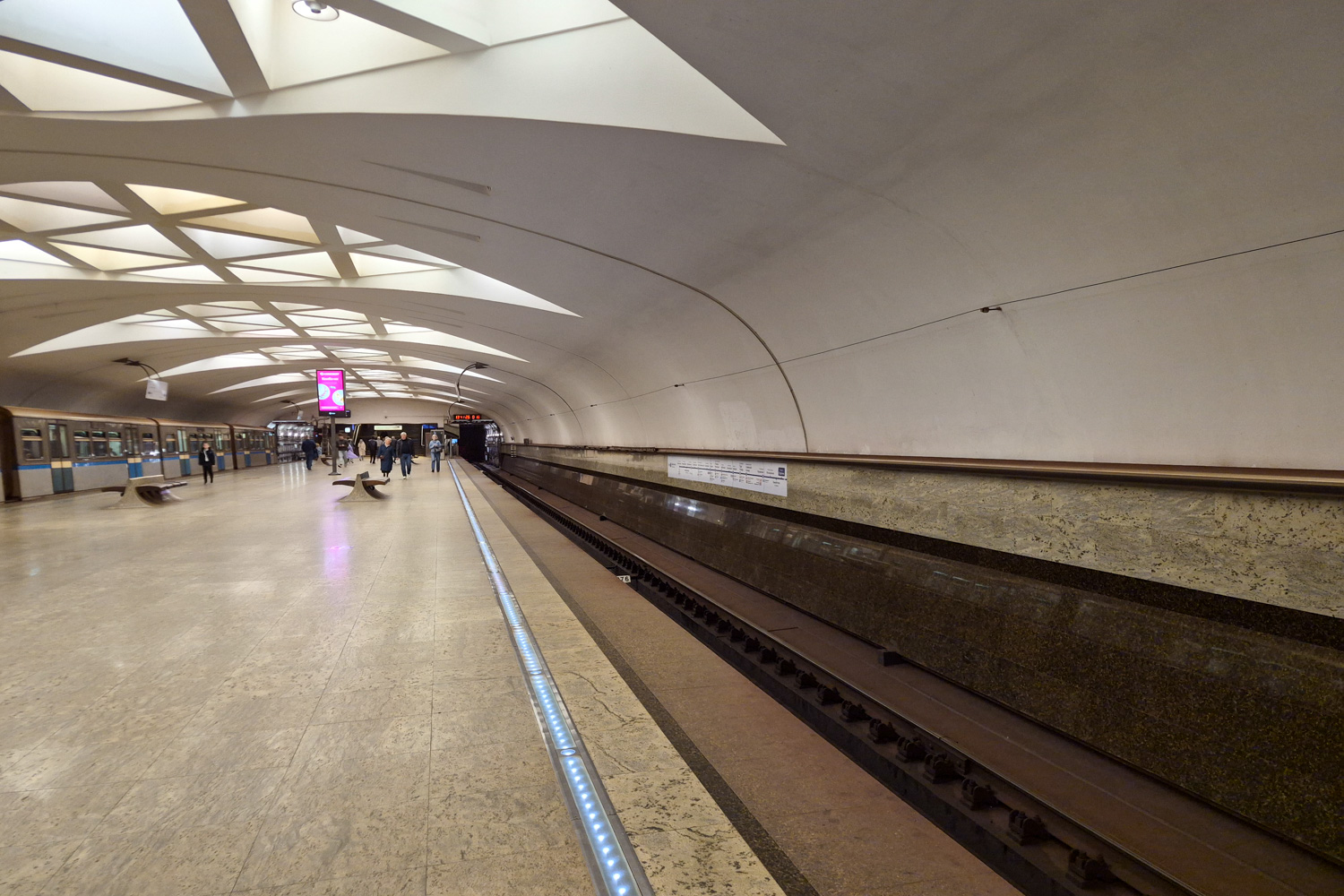 Москва, Арбатско-Покровская линия Московского метрополитена, станция метро «Строгино»