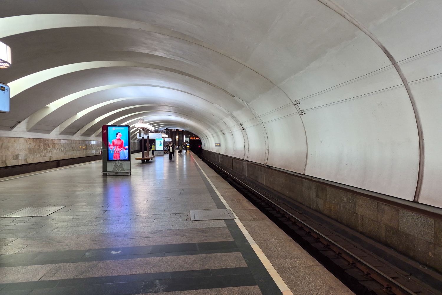 Москва, Арбатско-Покровская линия Московского метрополитена, станция метро «Крылатское»