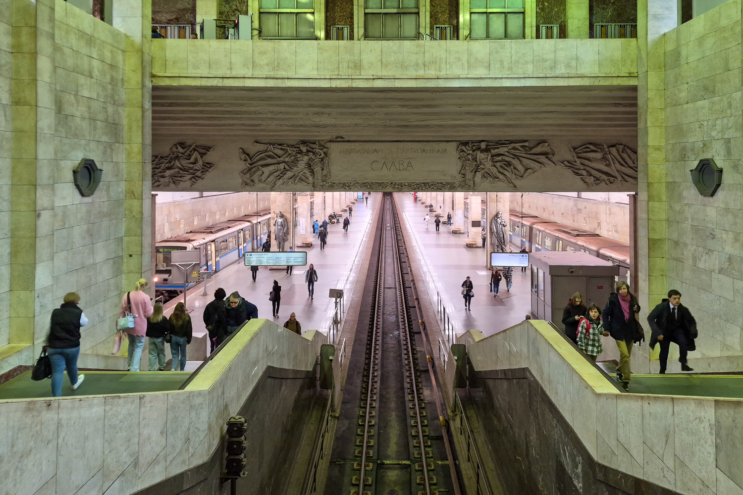 Москва, Арбатско-Покровская линия Московского метрополитена, станция метро «Партизанская»