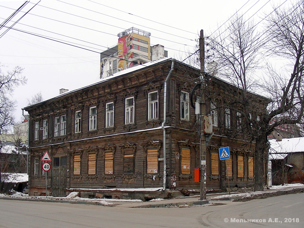 Nizhny Novgorod, Нижегородская улица, 19 / Улица Гоголя, 29