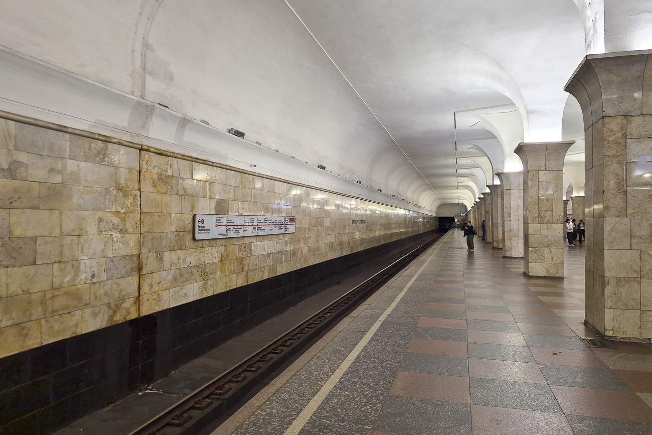 Москва, Сокольническая линия Московского метрополитена, станция метро «Кропоткинская»