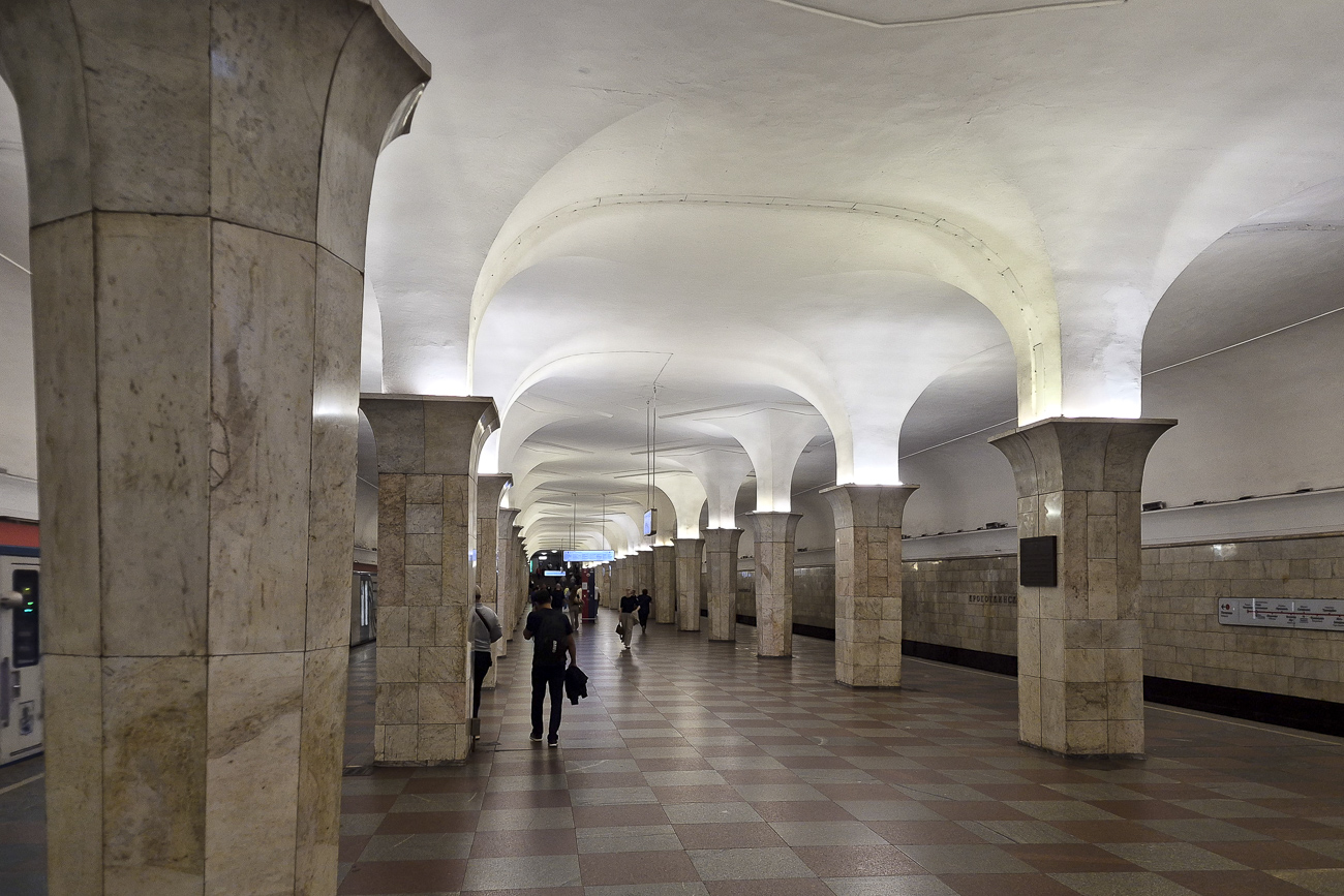Москва, Сокольническая линия Московского метрополитена, станция метро «Кропоткинская»