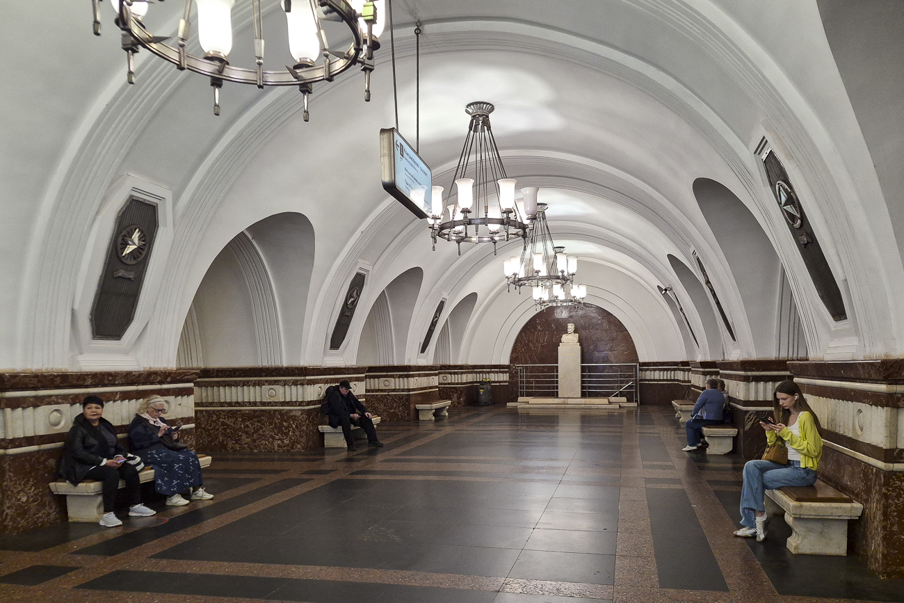 Москва, Сокольническая линия Московского метрополитена, станция метро «Фрунзенская»