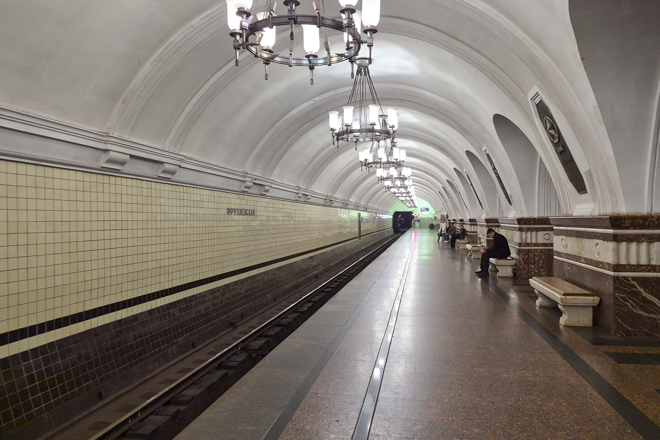 Москва, Сокольническая линия Московского метрополитена, станция метро «Фрунзенская»