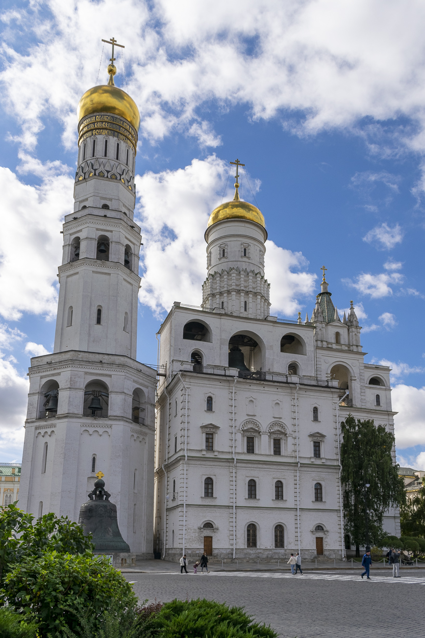 Moskwa, Кремль, Ивановская площадь, Церковь Иоанна Лествичника с колокольней Ивана Великого; Кремль, Ивановская площадь, Успенская звонница