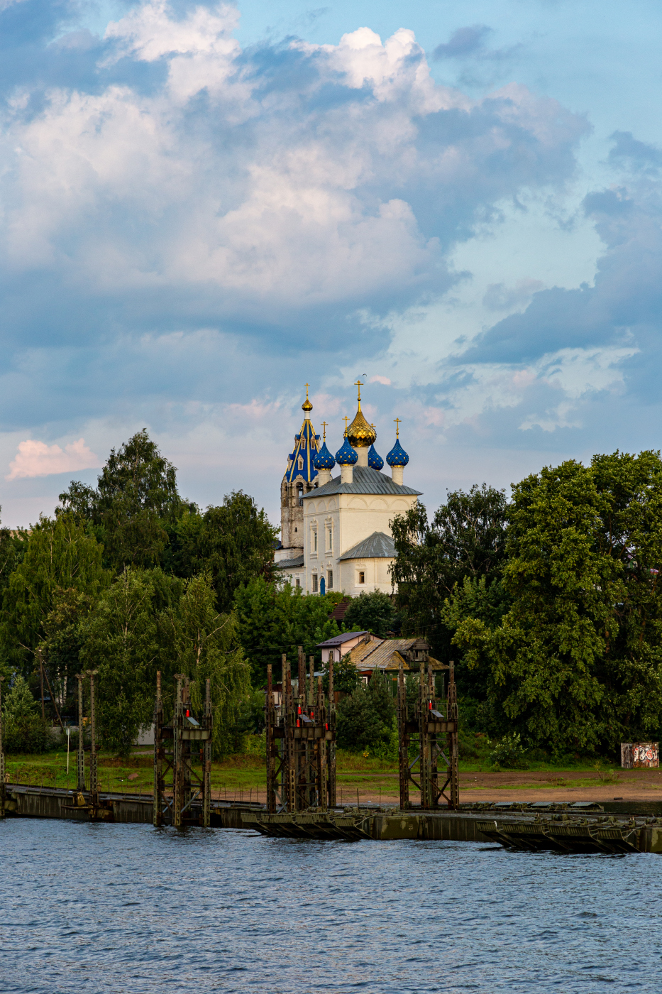 Yaroslavl, 1-я Красноперевальская улица, 2