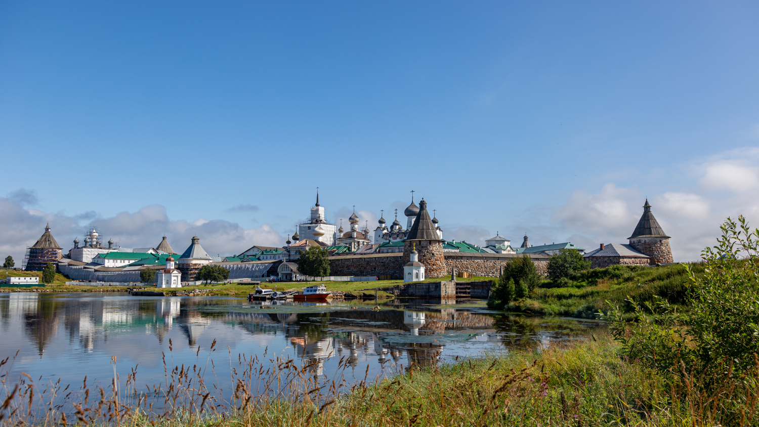 Приморский район, прочие н.п., пос. Соловецкий, Набережная Бухты Благополучия, 1 корп. 28; пос. Соловецкий, набережная бухты Благополучия, 1 Прядильная башня; пос. Соловецкий, набережная бухты Благополучия, 1 корп. 16 Благовещенская церковь; пос. Соловецкий, набережная бухты Благополучия, 1 корп. 16 Настоятельский корпус; пос. Соловецкий, набережная бухты Благополучия, 1 Успенская башня; пос. Соловецкий, набережная бухты Благополучия, 1 корп. 10; пос. Соловецкий, набережная бухты Благополучия, 1, корп. 4; пос. Соловецкий, набережная бухты Благополучия, 1, корп. 37; пос. Соловецкий, сухой док; пос. Соловецкий, Заозерная улица, здание ГЭС