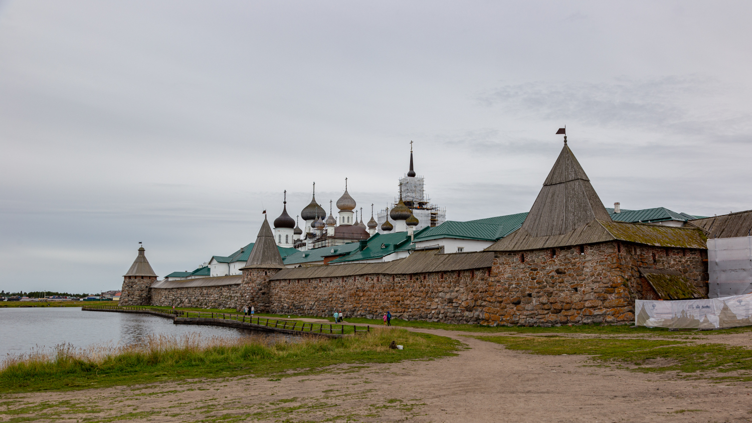 Приморский район, прочие н.п., пос. Соловецкий, набережная бухты Благополучия, 1 корп. 42; Пос. Соловецкий, Соловецкий монастырь, (?)