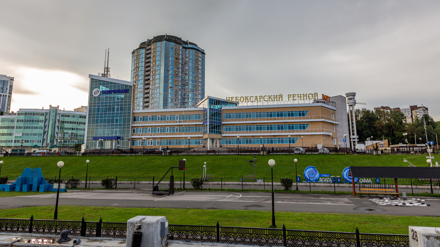 Cheboksary, Площадь Речников, 5