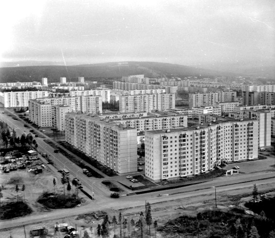 Нерюнгри, Тимптонская улица, 7; Проспект Мира, 1