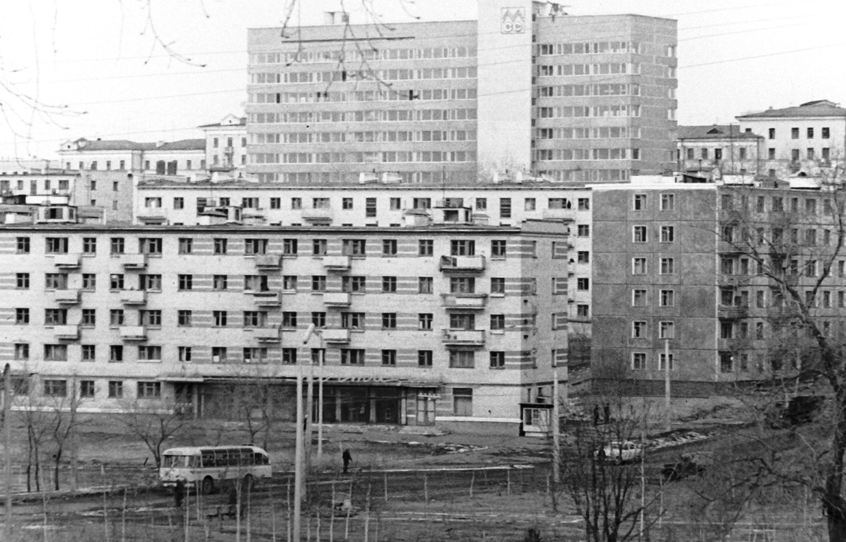 Хабаровск, Амурский бульвар, 17; Улица Дзержинского, 83