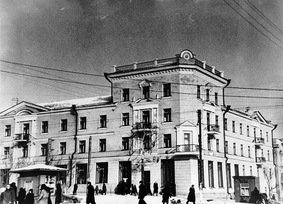 Старый Оскол, Улица Ленина, 35 / Комсомольская улица, 55