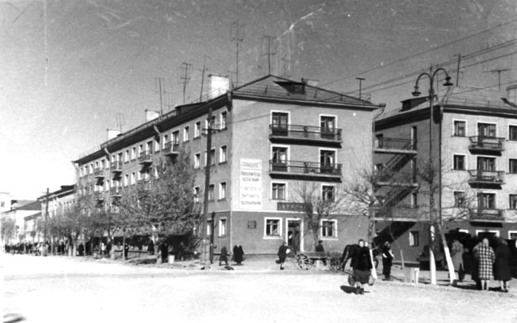 Старый Оскол, Улица Ленина, 21 / Октябрьская улица, 1