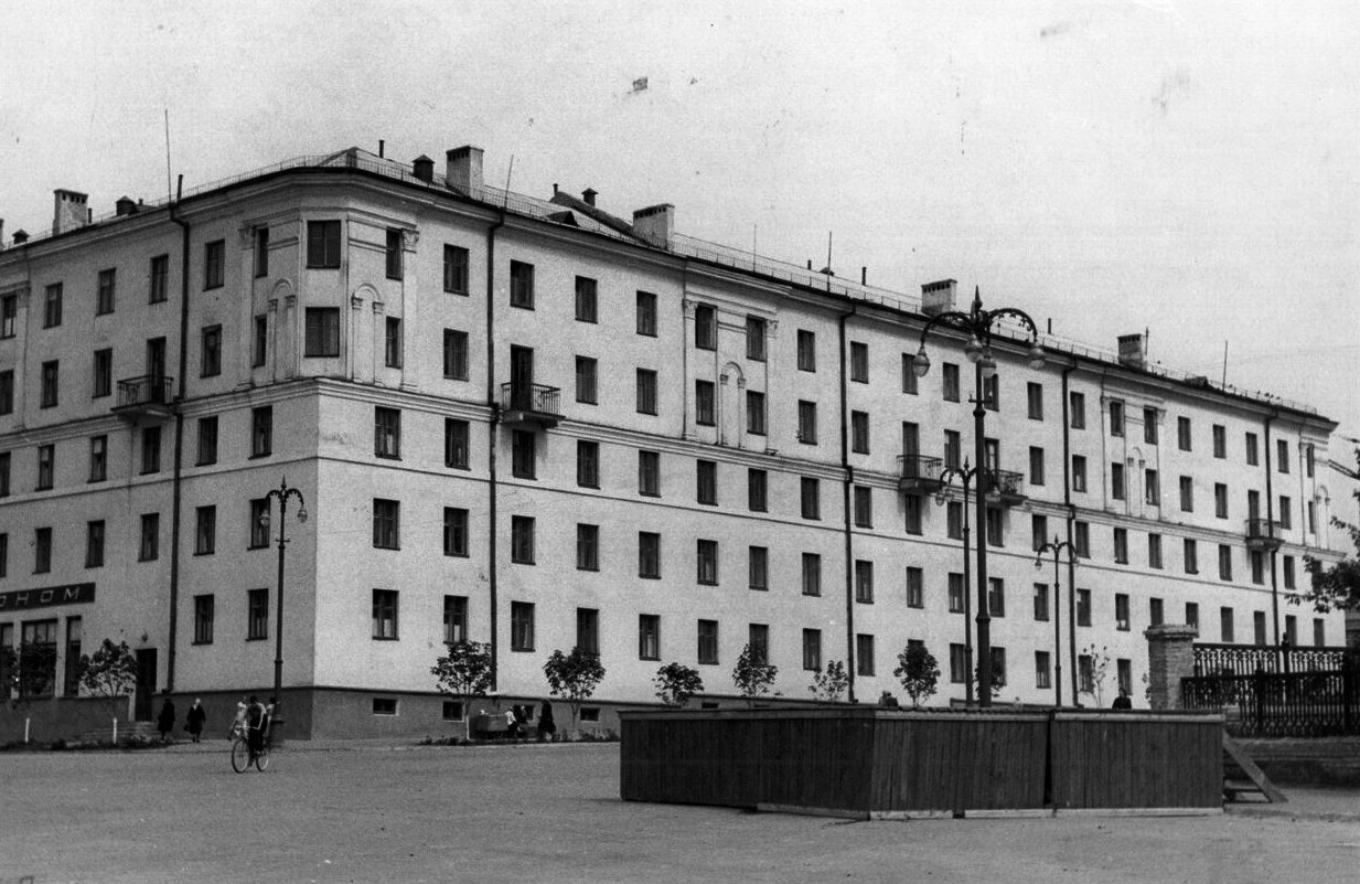 Липецк, Улица Зегеля, 1