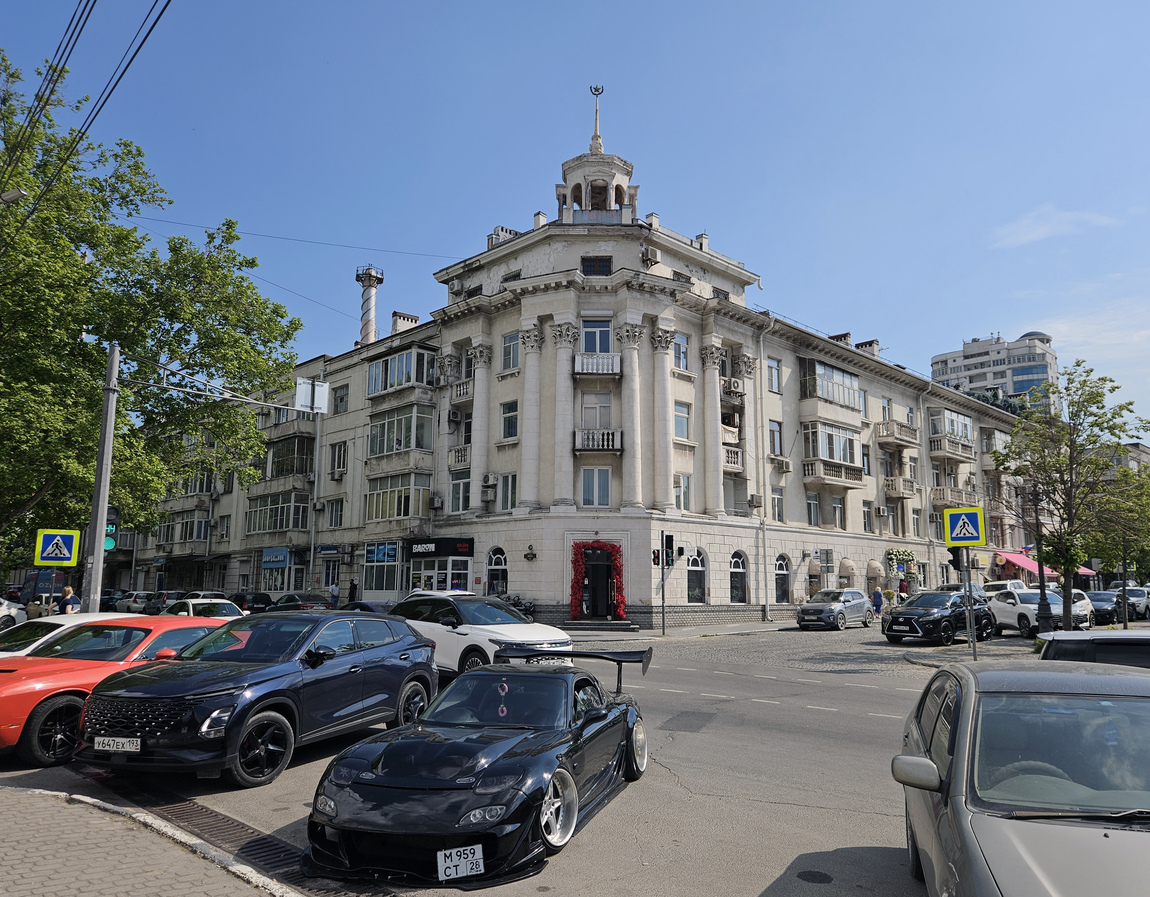 Новороссийск, Улица Мира, 29 / улица Губернского, 22 / Улица Новороссийской Республики, 6