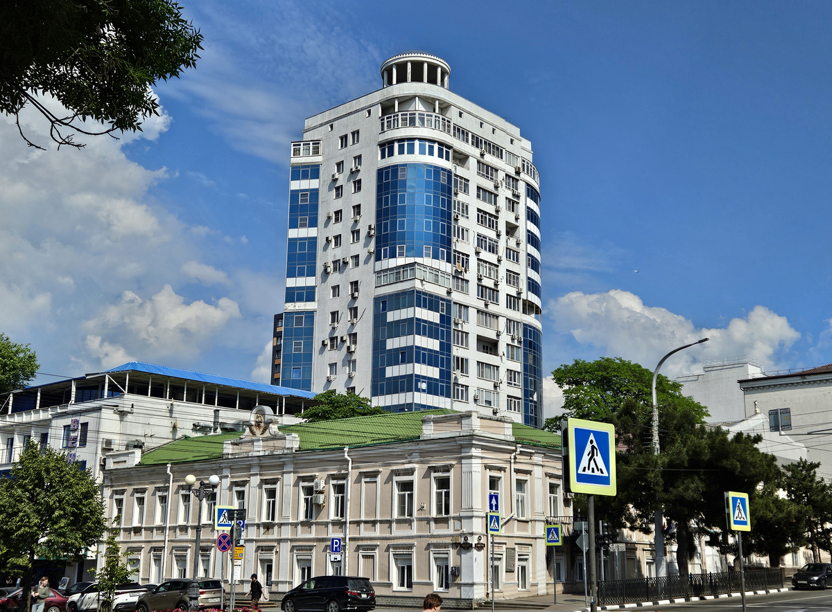 Novorossiysk, Улица Карла Маркса, 17; Улица Советов, 46