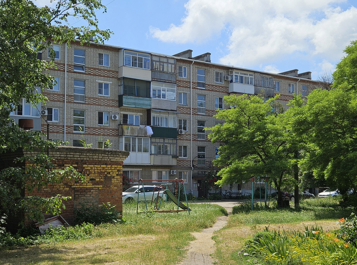 Приморско-Ахтарск, Улица Братьев Кошевых, 15