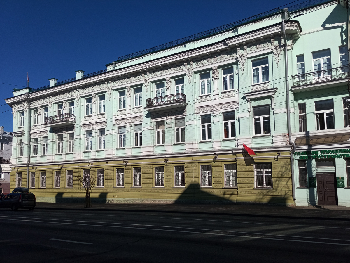 Гомель, Советская улица, 17 / Крестьянская улица, 14