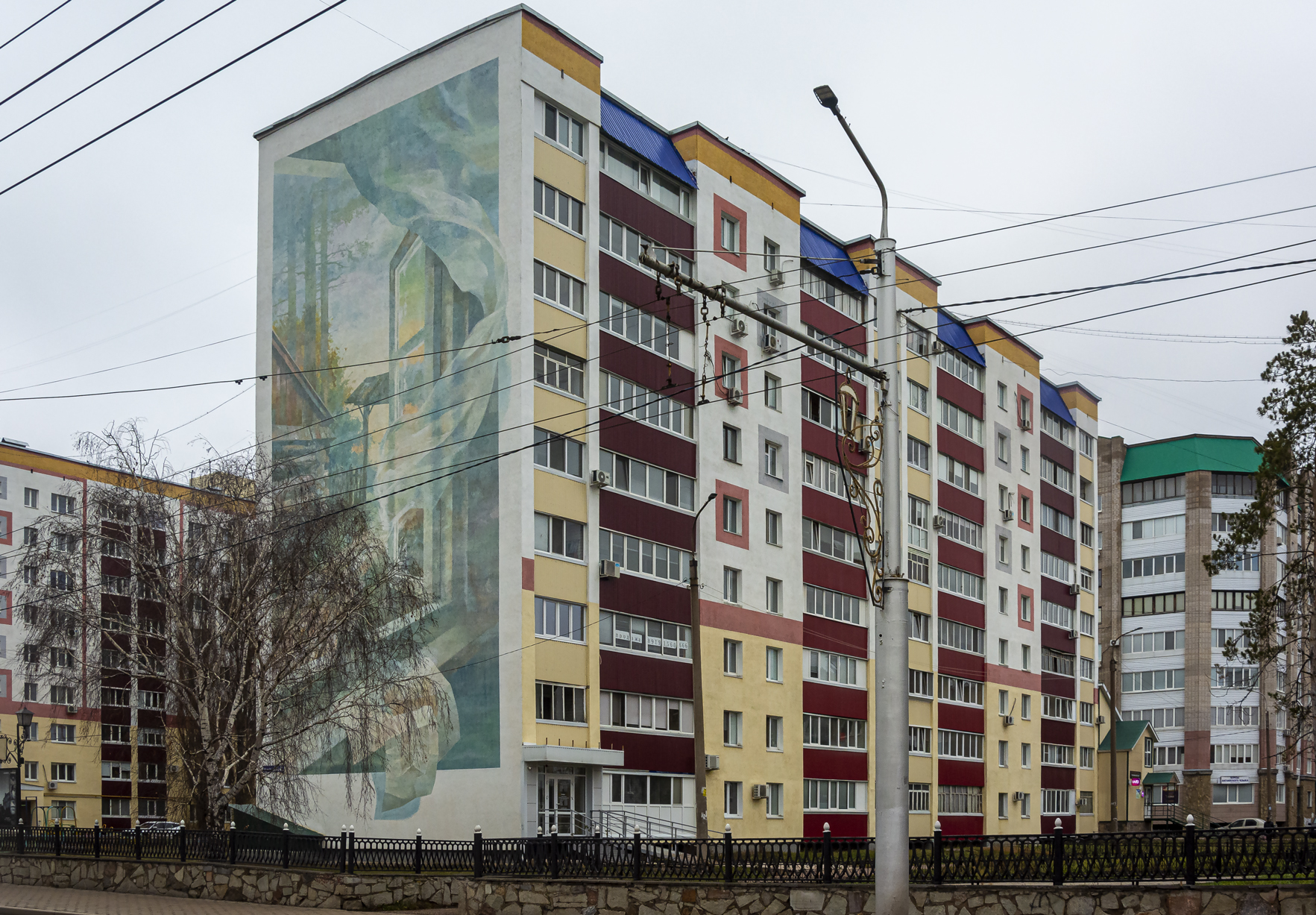 Sterlitamak, Улица Худайбердина, 42. Монументальное искусство (мозаики, росписи)