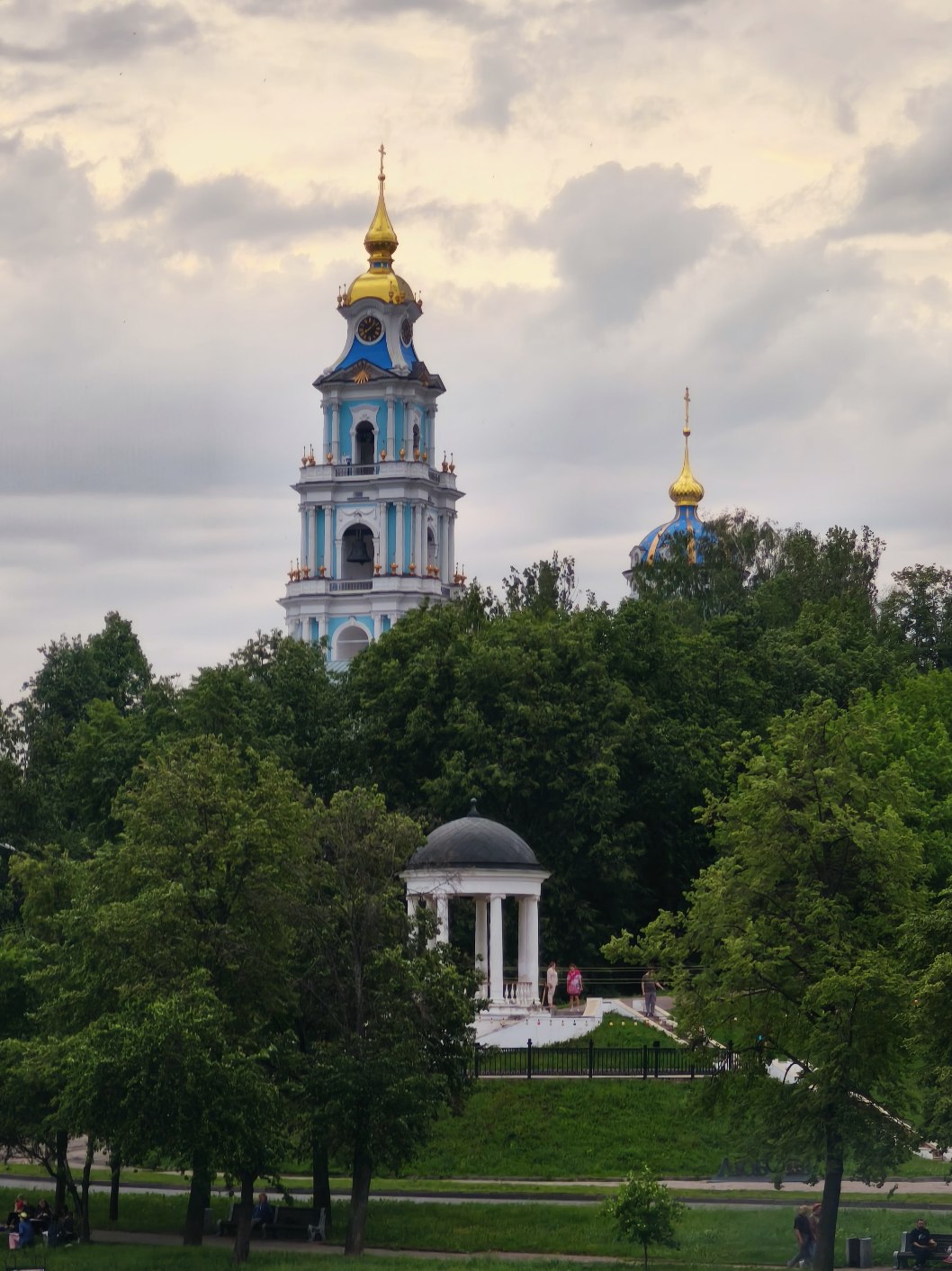 Кострома, Улица Чайковского, 10; Улица 1 Мая, беседка Островского