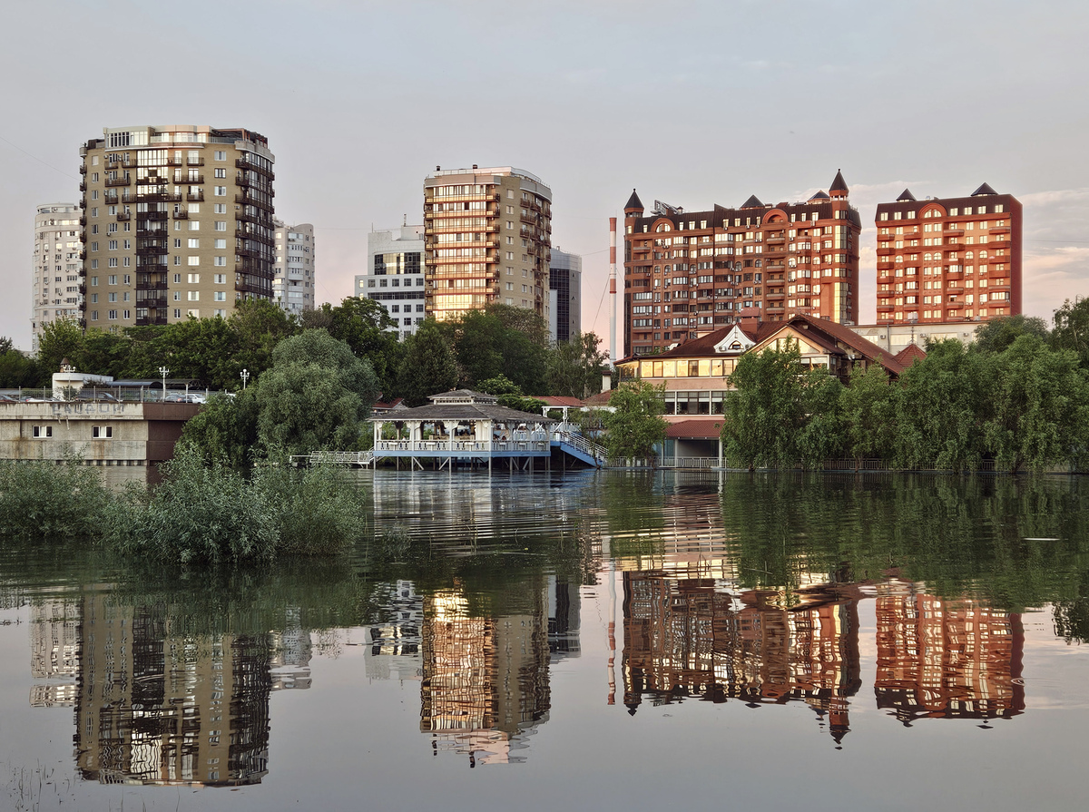 Krasnodar, Улица Кубанская Набережная, 19; Улица Кубанская Набережная, 56; Комсомольская улица, 4; Улица Кубанская Набережная, 5/4