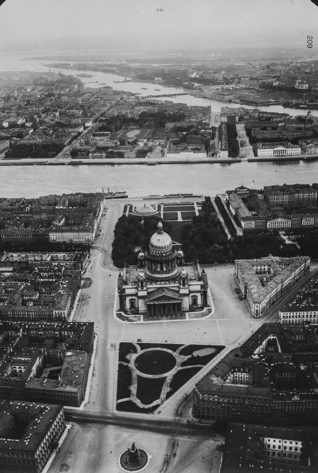 Санкт-Петербург, Сенатская площадь, 1; Адмиралтейский проспект, 12 / Исаакиевская площадь, 2 / Вознесенский проспект, 1; Исаакиевская площадь, 4; Улица Якубовича, 2Б; Исаакиевская площадь, 1; Сенатская площадь, 3; Адмиралтейский проспект, 5